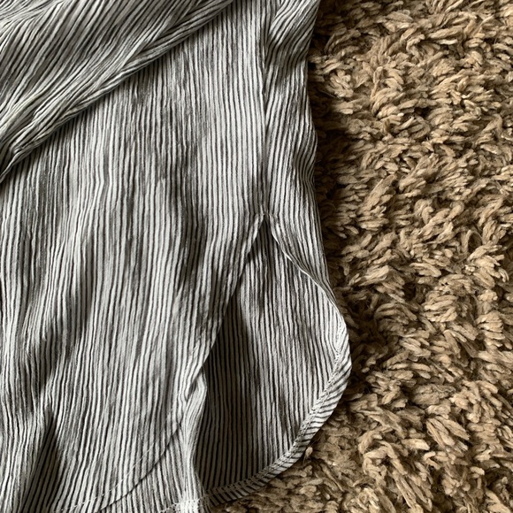 SAGE The Label, size large, button up blouse - Picture 4 of 4